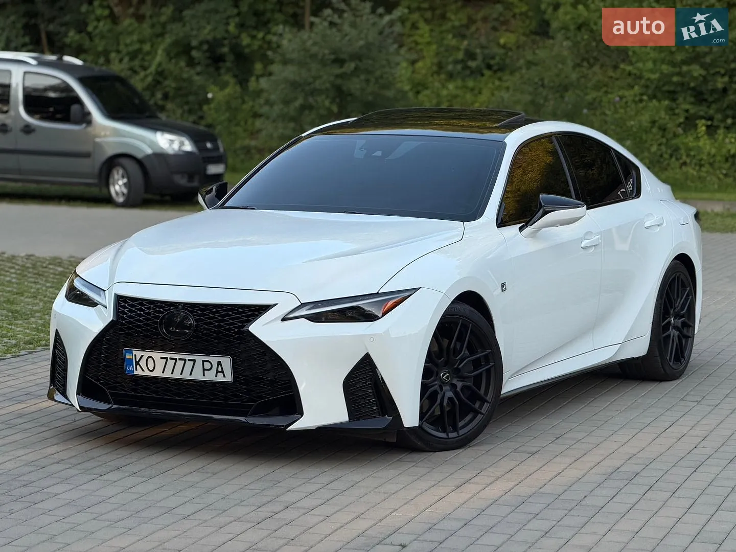 2023 Lexus IS - фото 1