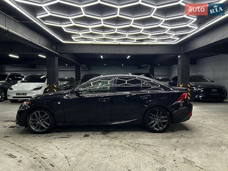 Седан Lexus IS 2014 в Чернівцях