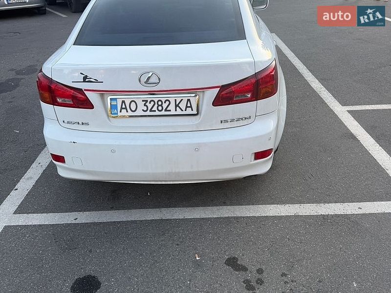 Седан Lexus IS 2005 в Ужгороді