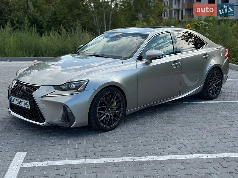 Lexus IS 2018
