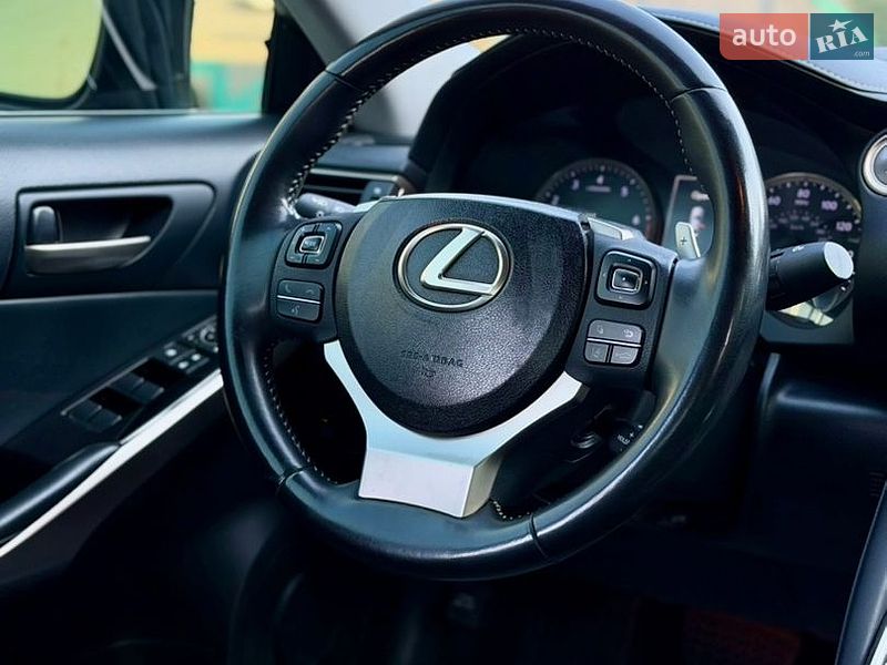Седан Lexus IS 2020 в Ужгороде