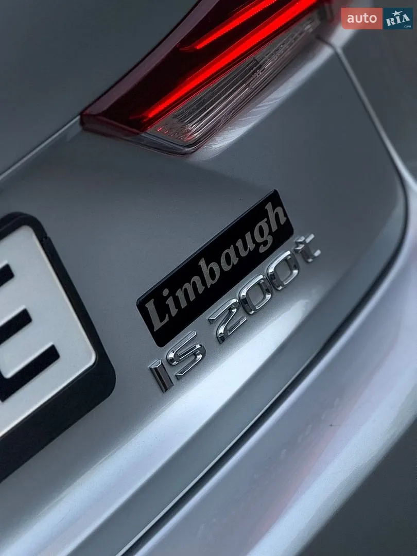 2017 Lexus IS - мініатюра 8