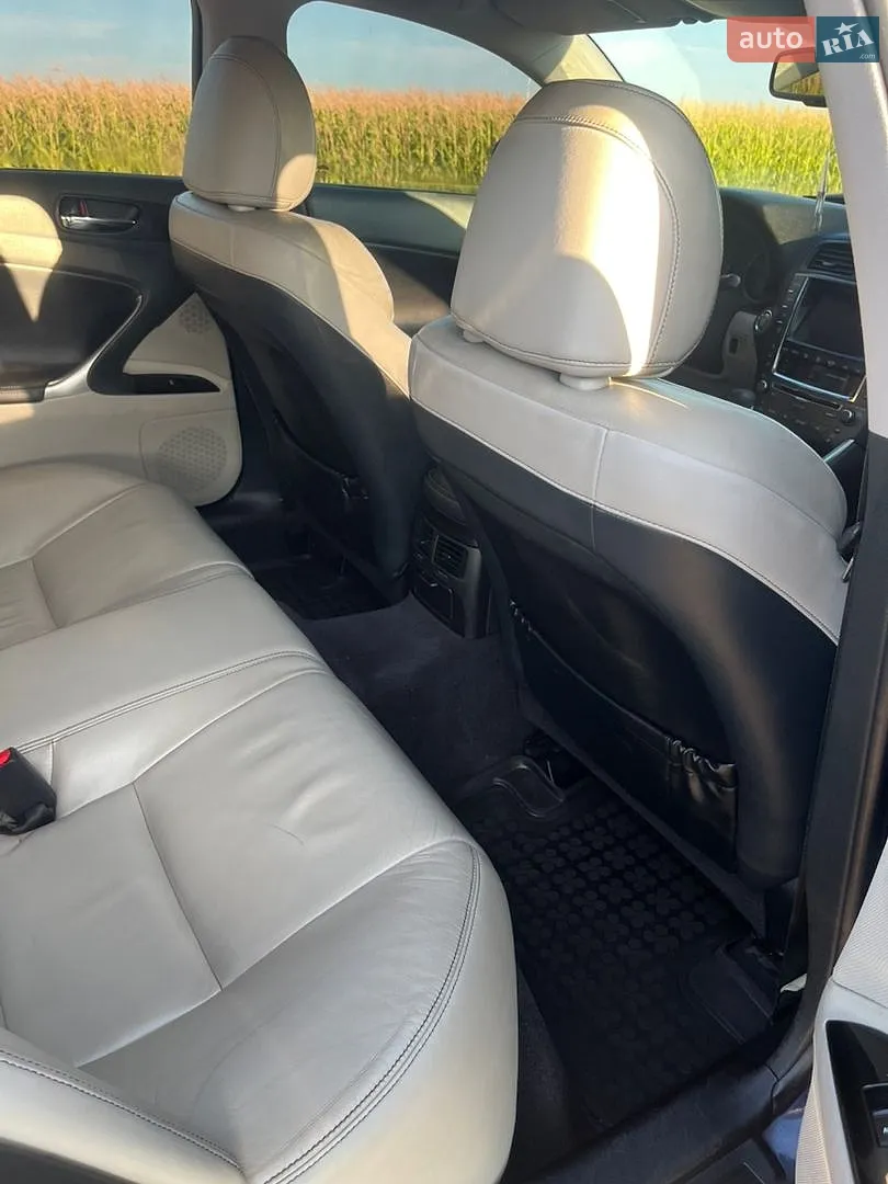 2010 Lexus IS - мініатюра 11