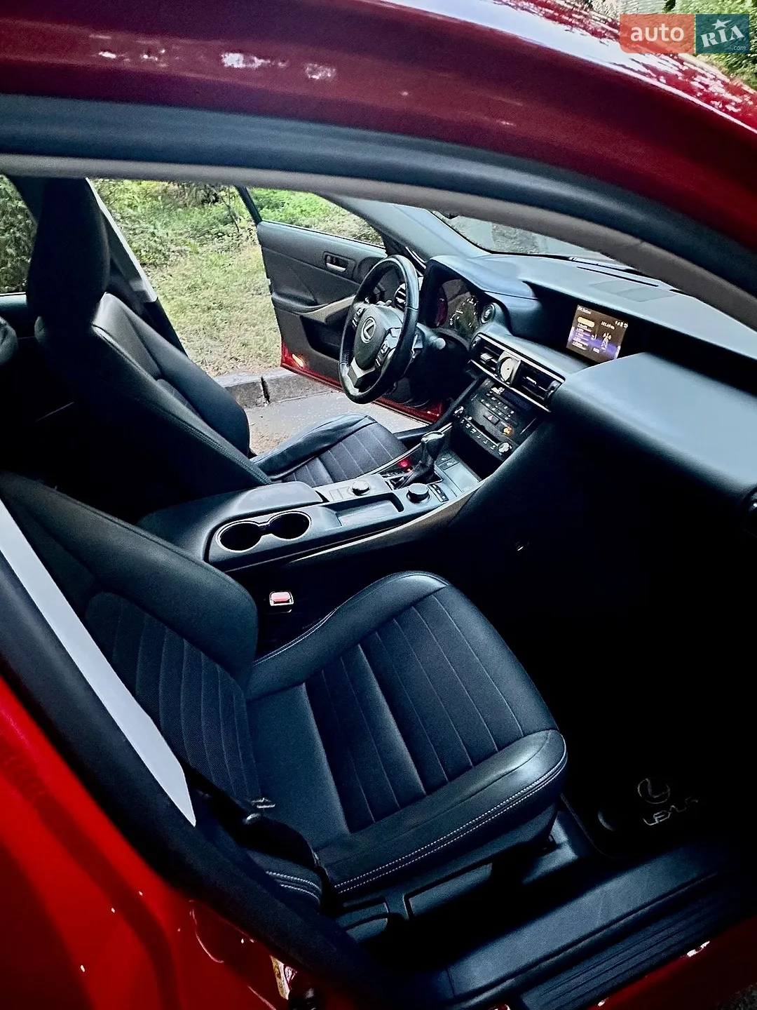 2017 Lexus IS - мініатюра 21