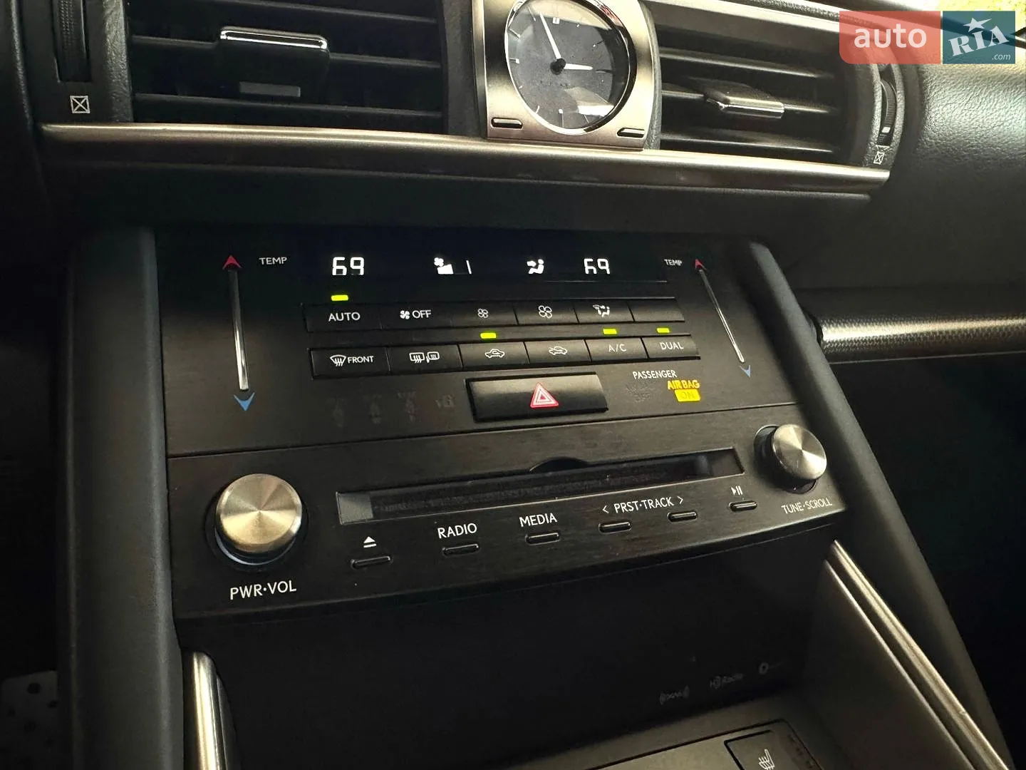 2018 Lexus IS - мініатюра 22