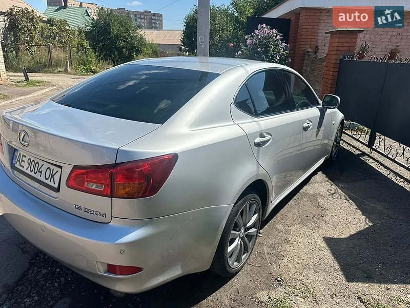 Lexus IS
