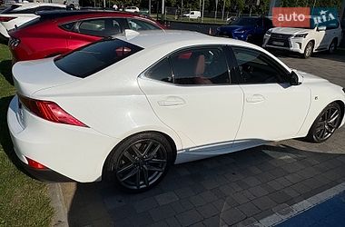 Седан Lexus IS 2017 в Львове
