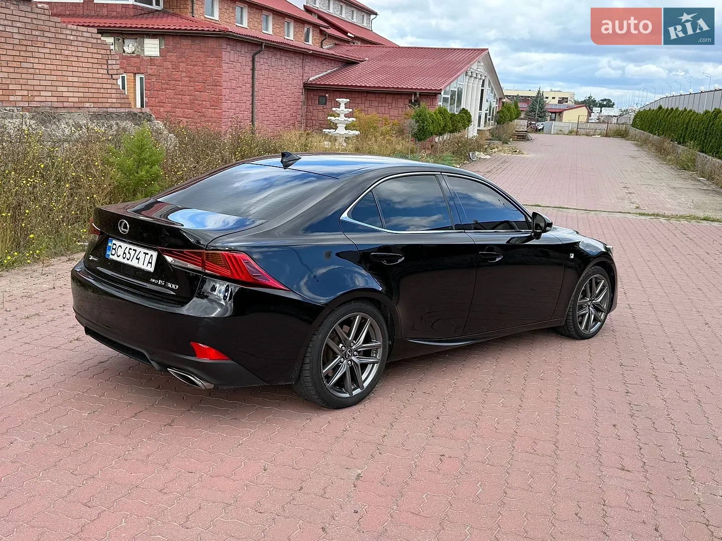 2017 Lexus IS - мініатюра 4