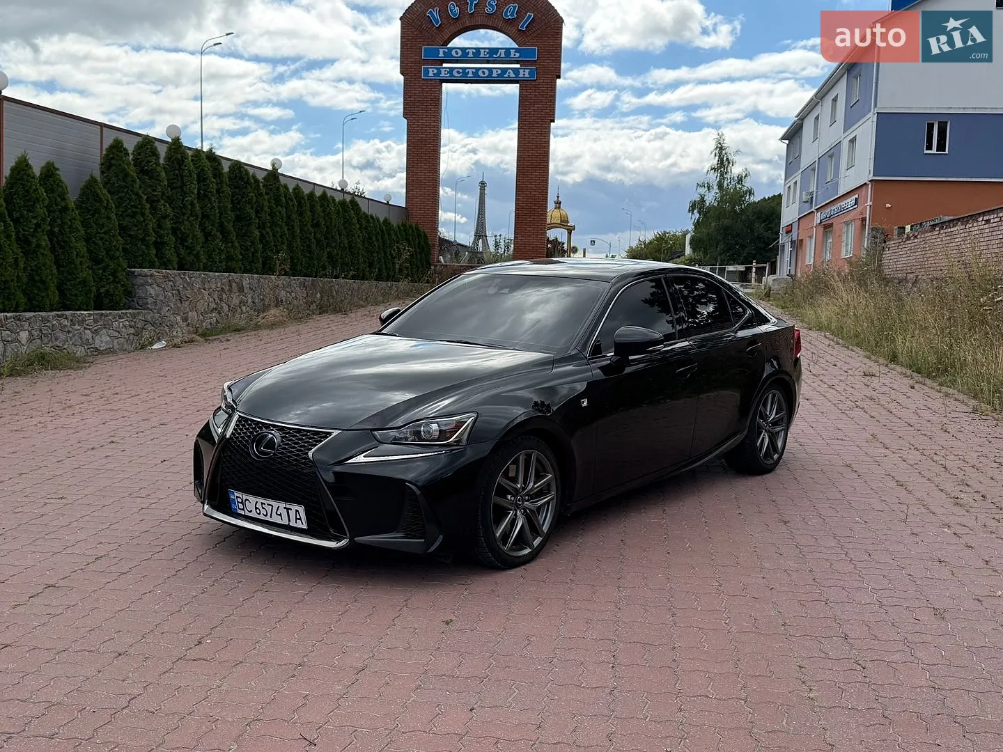 2017 Lexus IS - мініатюра 2