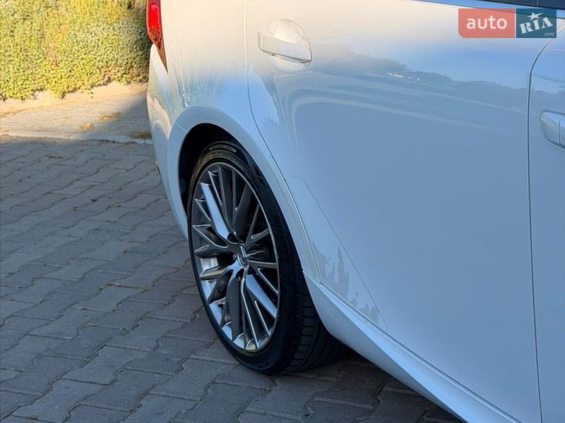 Седан Lexus IS 2015 в Одессе