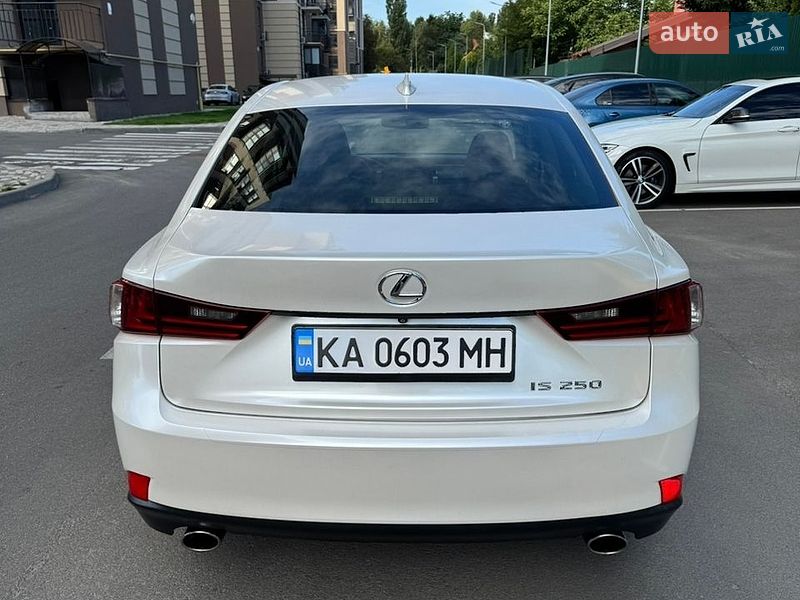 Седан Lexus IS 2015 в Киеве