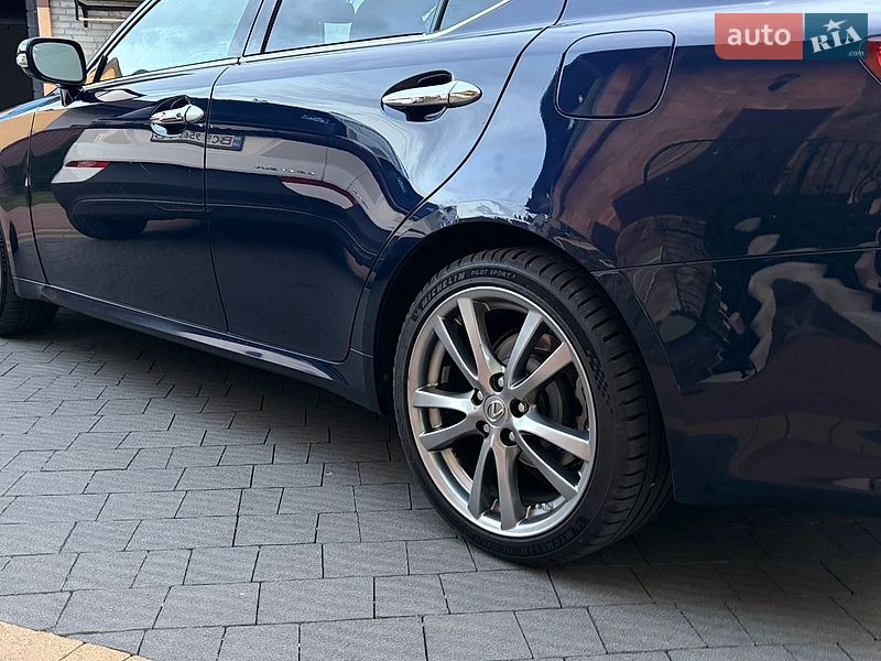 Седан Lexus IS 2010 в Стрые