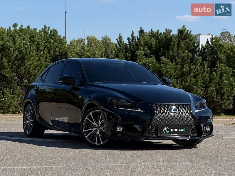 Lexus IS
