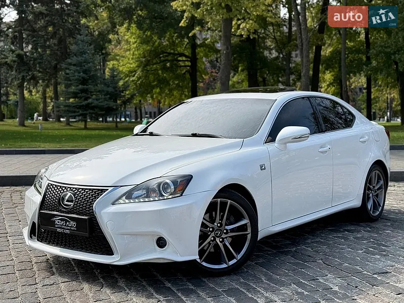 Lexus IS