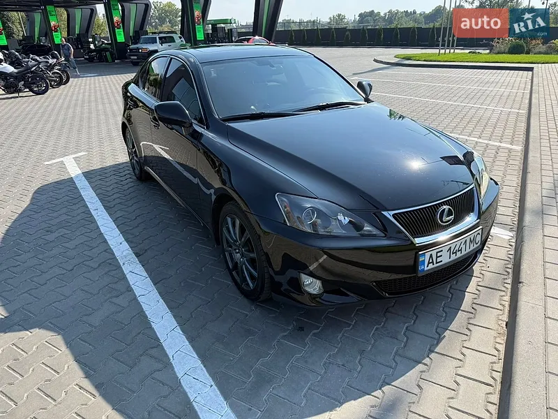 Lexus IS