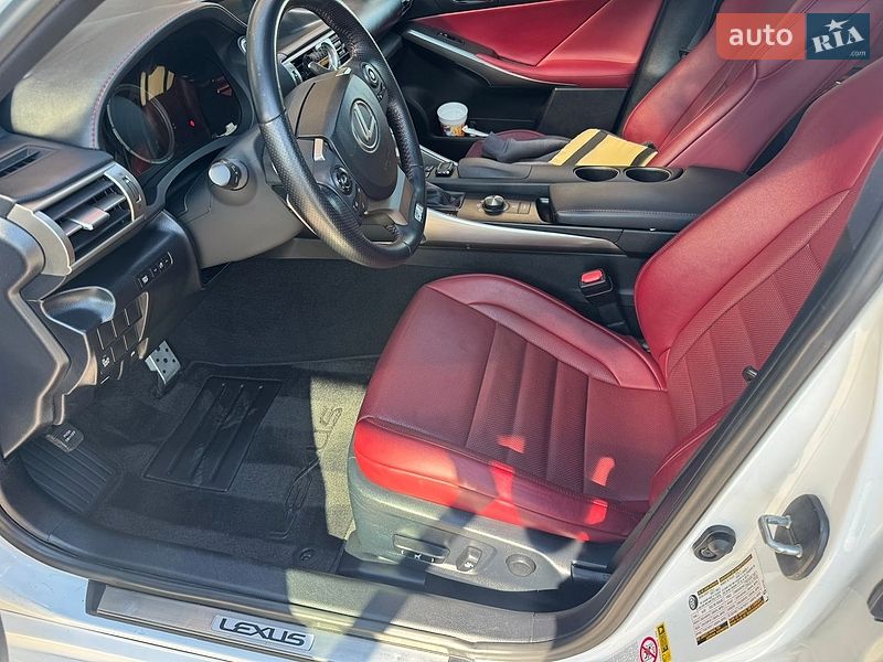 Седан Lexus IS 2015 в Киеве