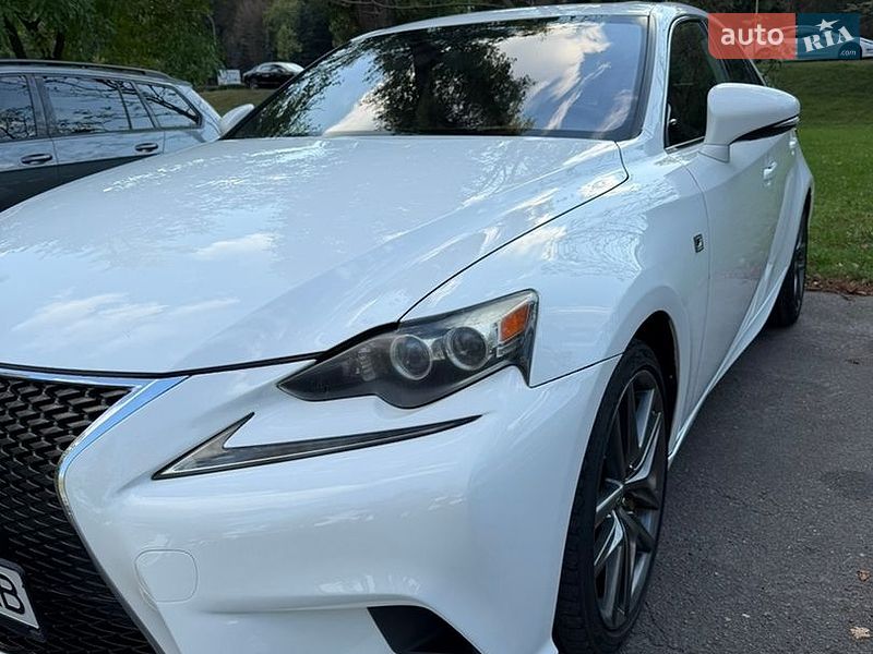 Седан Lexus IS 2015 в Киеве