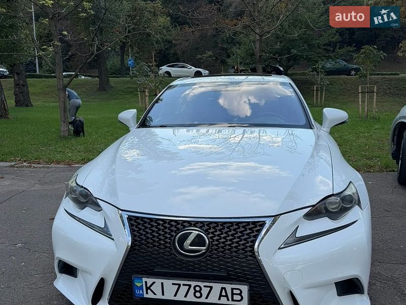 Седан Lexus IS 2015 в Киеве