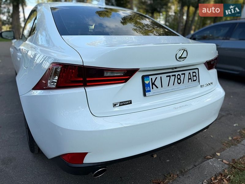 Седан Lexus IS 2015 в Киеве