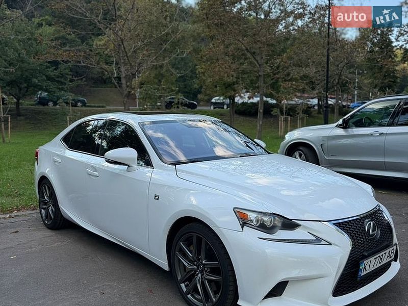 Седан Lexus IS 2015 в Киеве