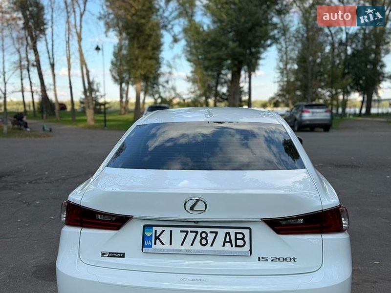 Седан Lexus IS 2015 в Киеве