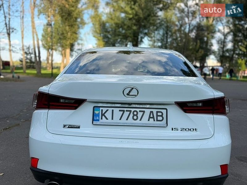 Седан Lexus IS 2015 в Киеве