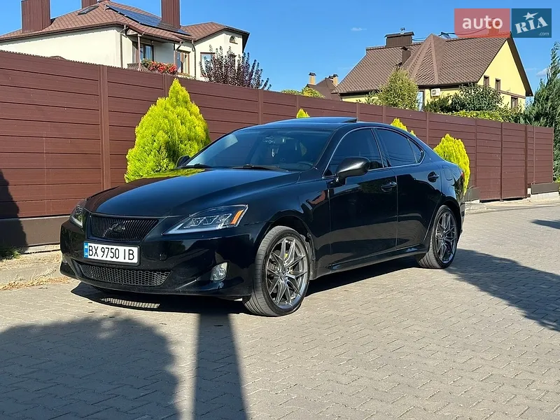Lexus IS