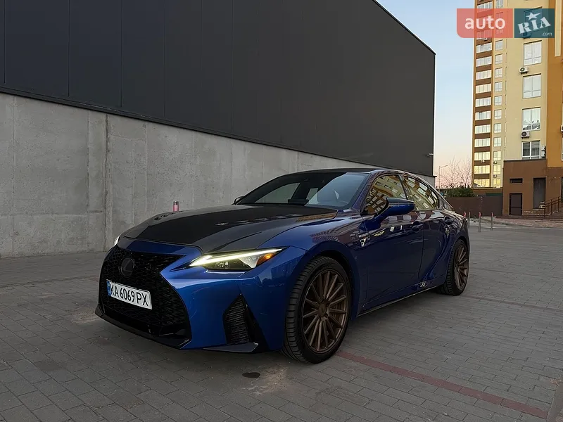 Lexus IS