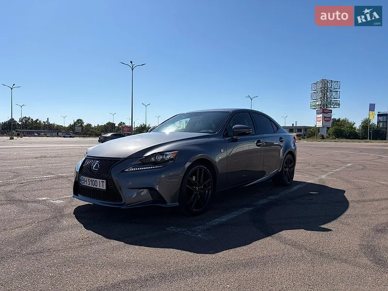 Lexus IS