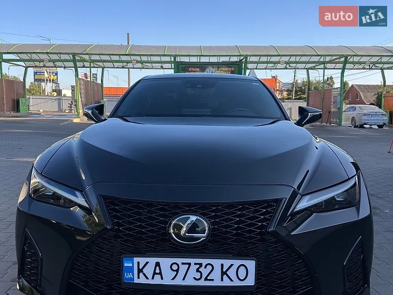 Lexus IS