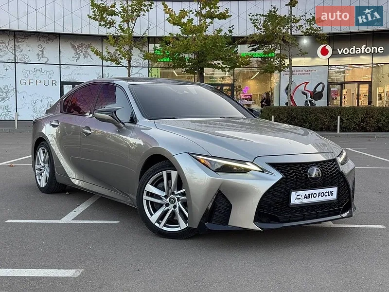 Lexus IS 2021