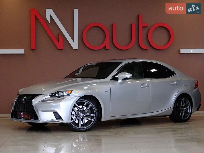 Lexus IS
