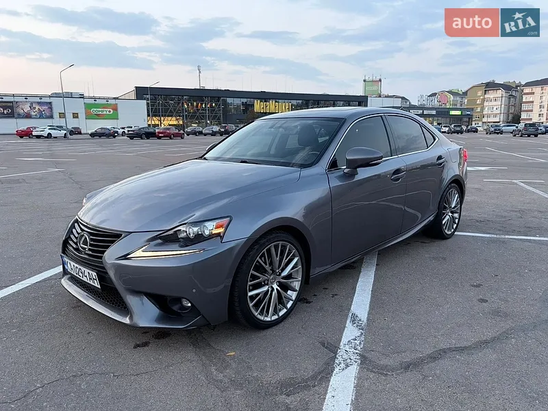 Lexus IS