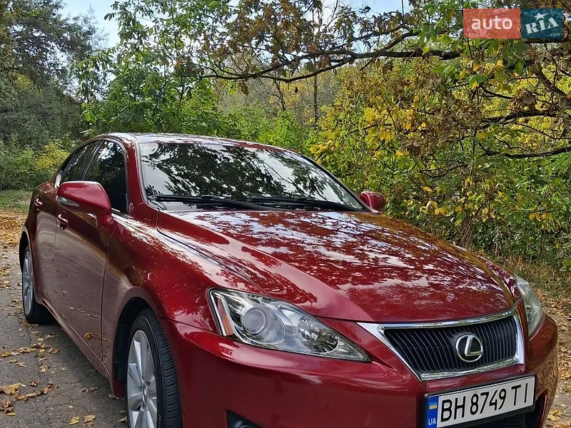 Lexus IS