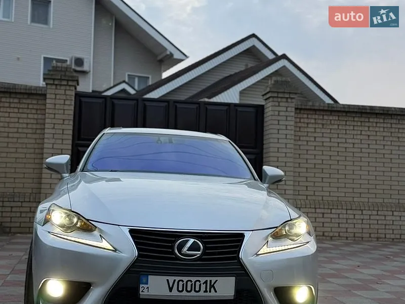 Lexus IS