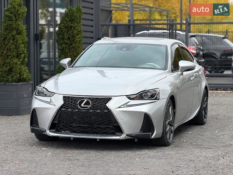 Lexus IS