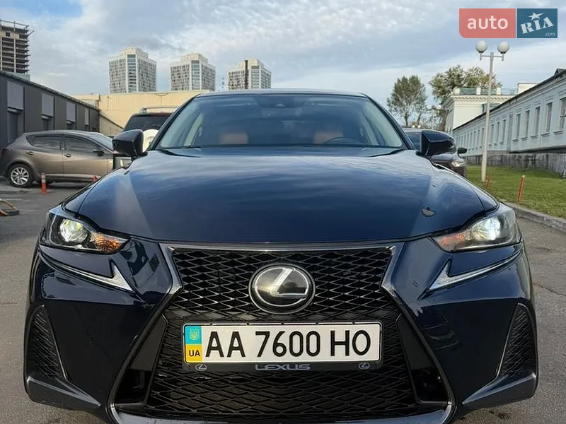 Lexus IS