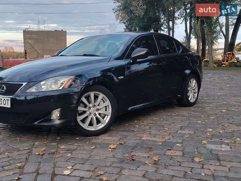 Lexus IS