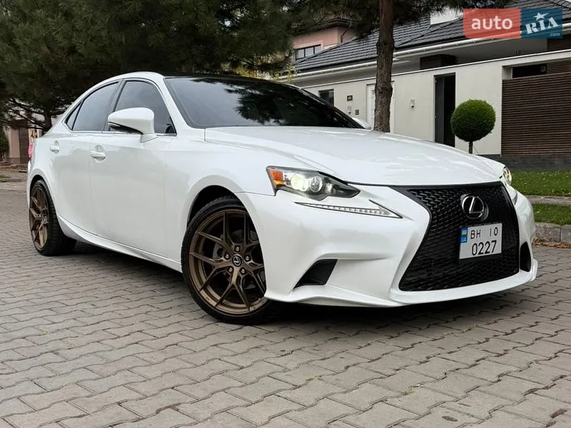 Lexus IS