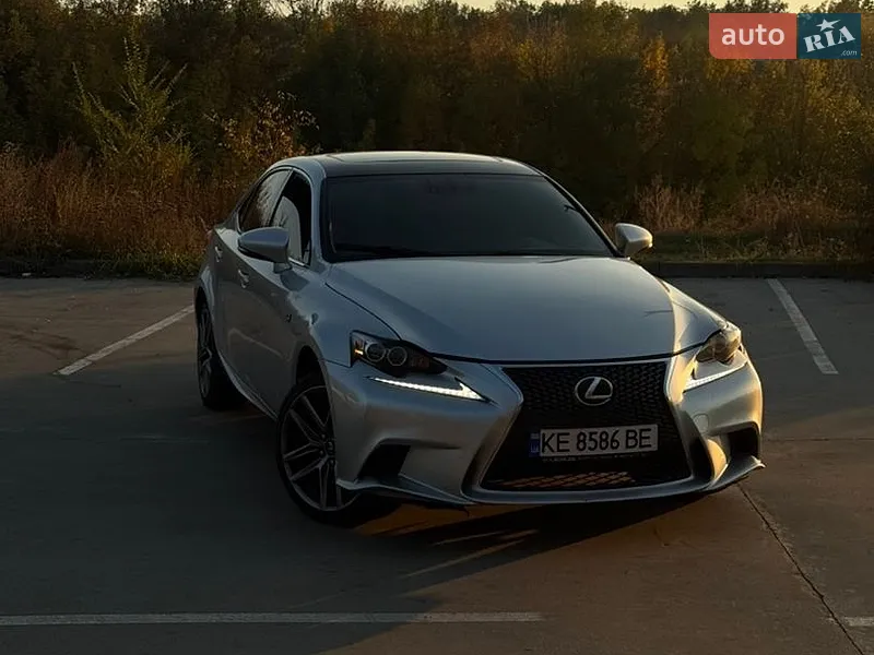 Lexus IS