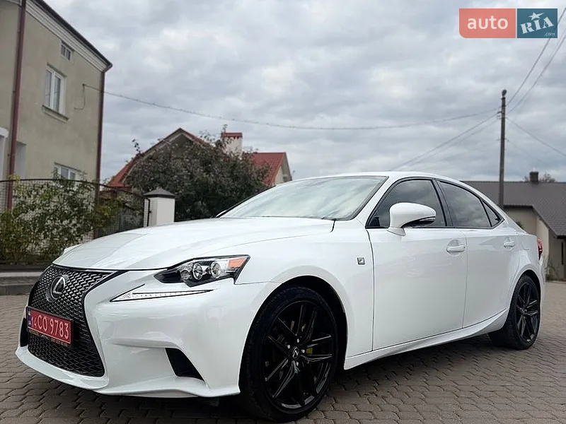 Lexus IS