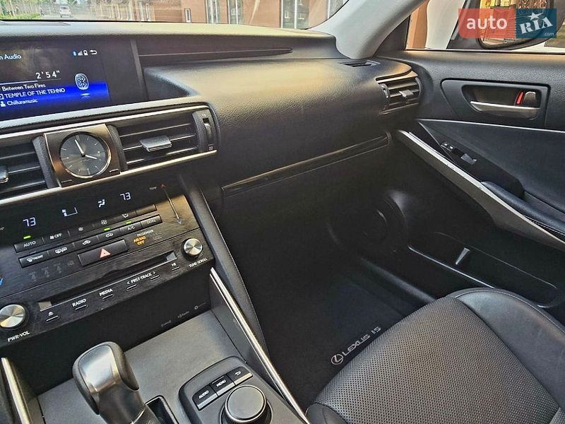 Седан Lexus IS 2017 в Києві