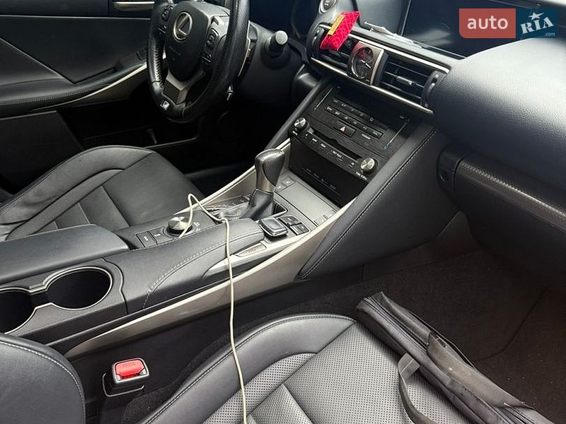 Седан Lexus IS 2017 в Борисполі