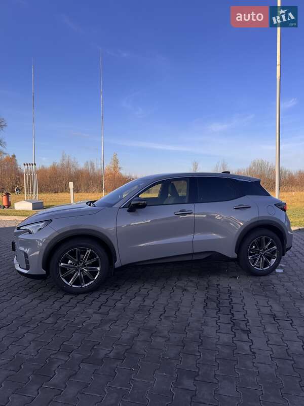 Позашляховик / Кросовер Lexus LBX 2025 в Любомлі