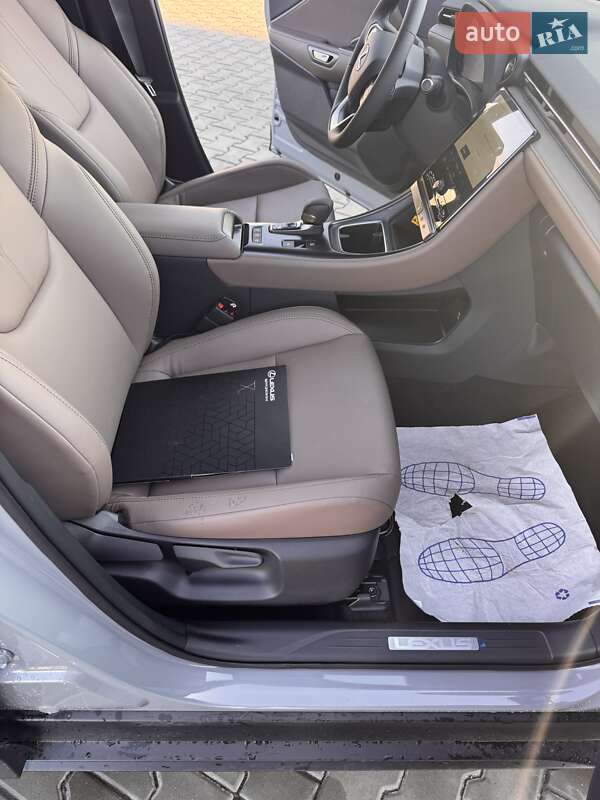 Позашляховик / Кросовер Lexus LBX 2025 в Любомлі