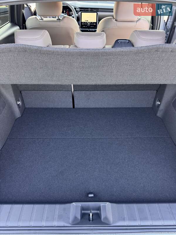 Позашляховик / Кросовер Lexus LBX 2025 в Любомлі