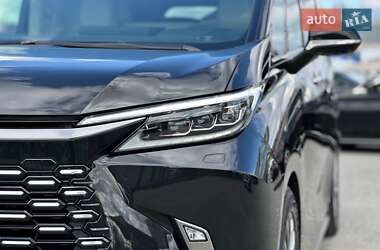 Мінівен Lexus LM 2024 в 
