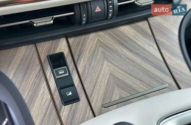 Мінівен Lexus LM 2024 в 