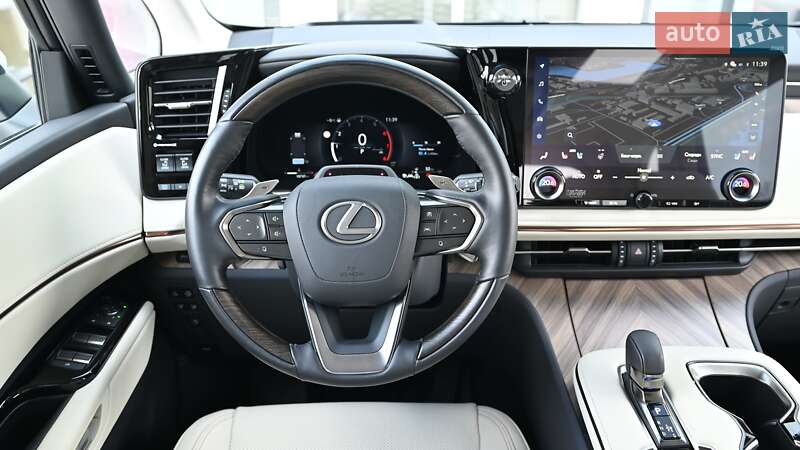 Мінівен Lexus LM 2025 в Києві