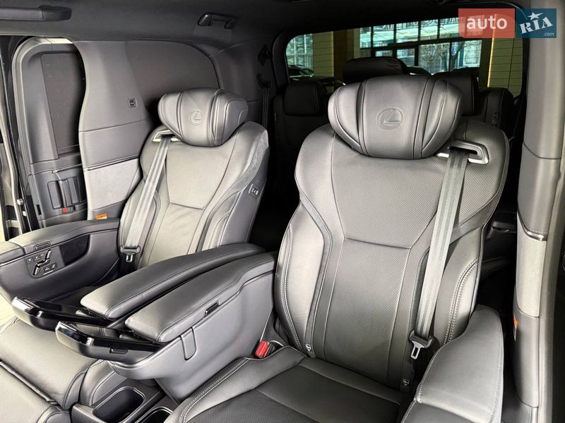 Мінівен Lexus LM 2025 в Києві